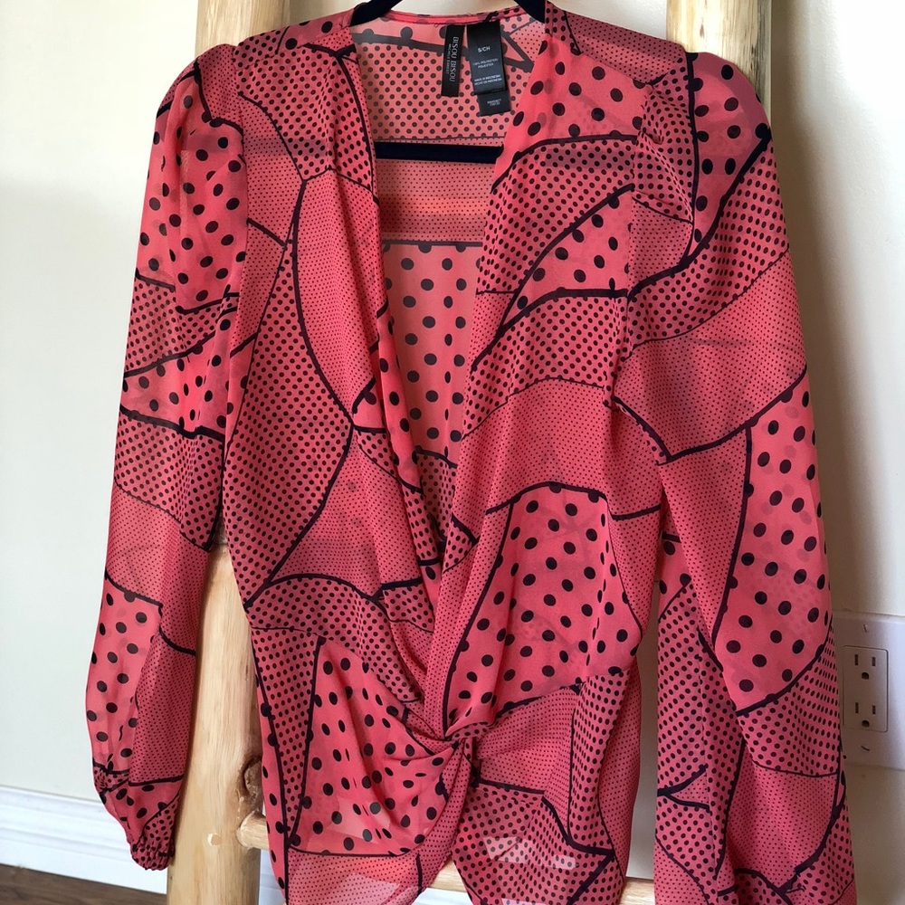 Cute bright pink top - S